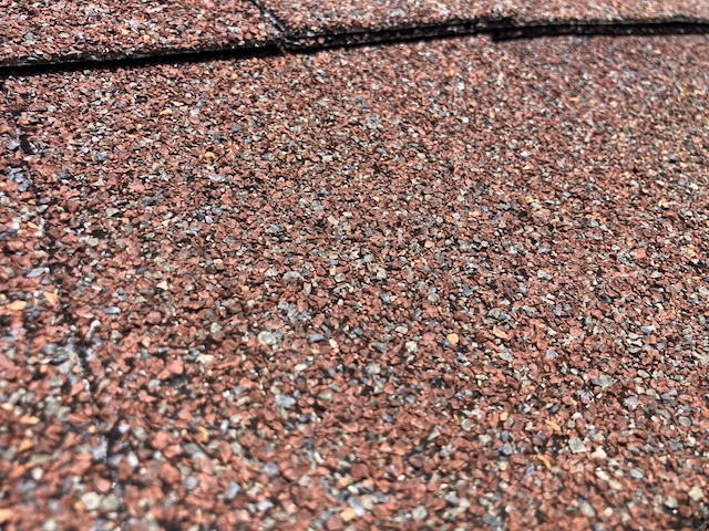 アスファルトシングルのアップ写真